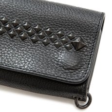 画像4: CALEE  Black studs leather flap half wallet (Black) (4)