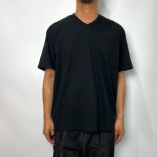 画像2: RATS  V- NECK POCKET TEE REGULAR SILHOUETTE (BLACK) (2)