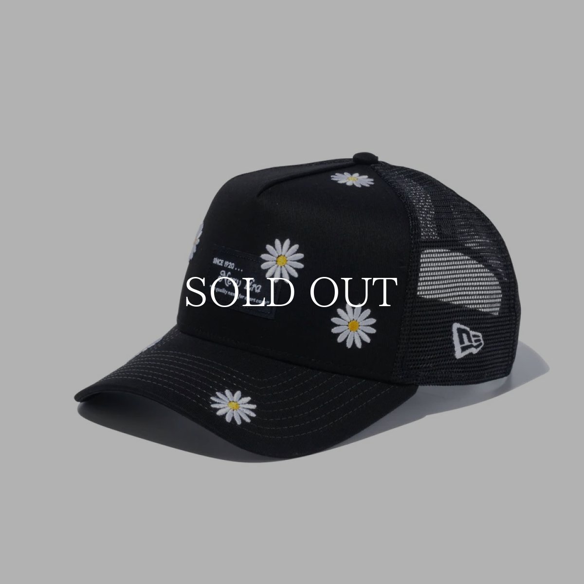 画像1: NEW ERA  9FORTY A-Frame トラッカー Flower Embroidery ウーブンパッチ ブラック (1)