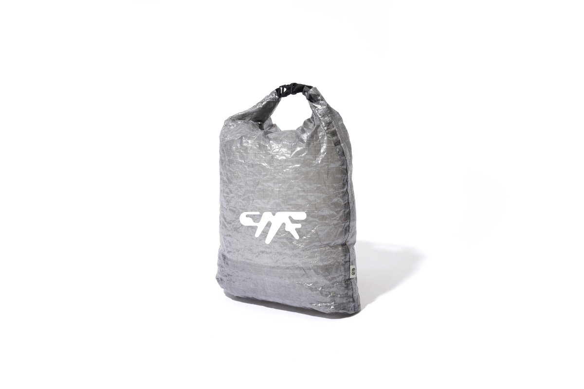 画像1: CMF OUTDOOR GARMENT  STUFF SACK DYNEEMA (1)