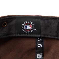 画像8: NEW ERA  9TWENTY MLB Buckle シカゴ・ホワイトソックス ミニロゴ ウォルナット (8)