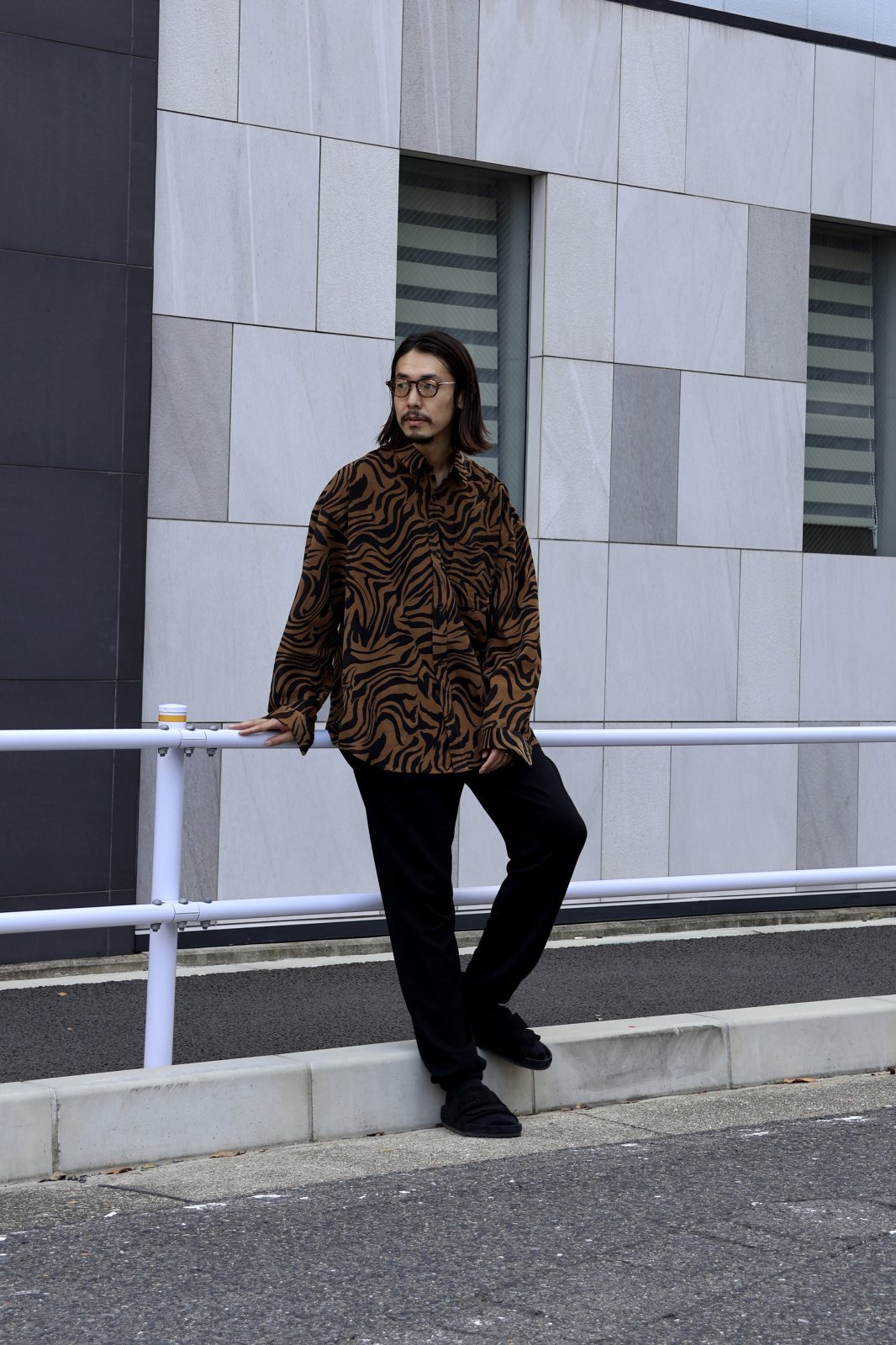 CALEEのZEBRA PATTERN CORDUROY OVER SHをメインにスタイリング