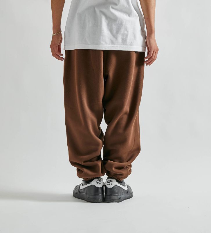 APPLEBUM Logo Oversize Sweat Pants (Brown) 2220804 公式通販