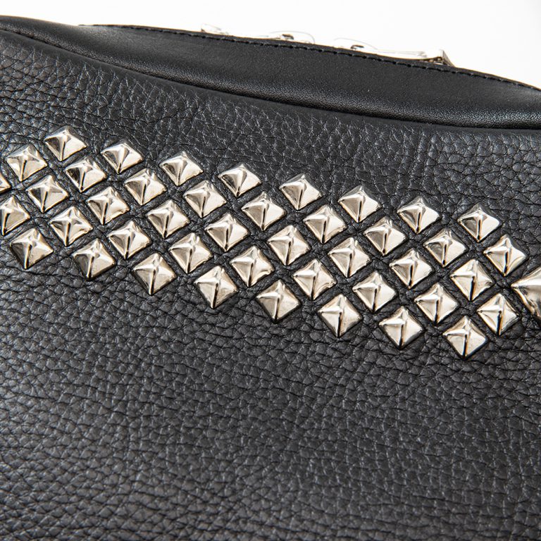 CALEE Studs leather shoulder pouch (Black) CL-23SS016L&A-L 公式通販